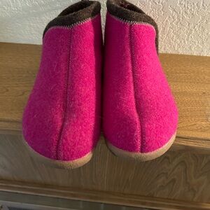 SUNDANCE slippers Hot Pink wool ankle slip ons. Sz 9 to 9.5.